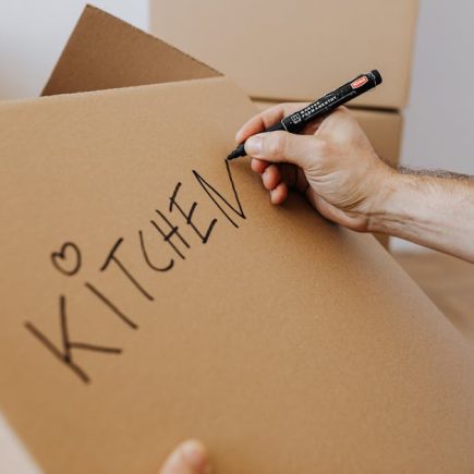 迷你倉：從囤積小物到空間大智慧的幽默分析