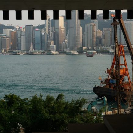 物流香港:從本地速遞到跨境運輸的全面分析